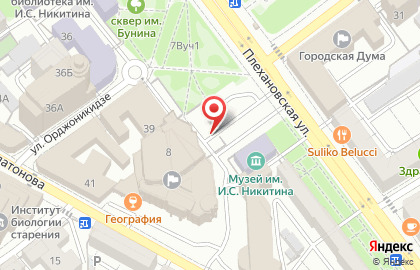 Автостоянка на ул. Платонова, 8а на карте