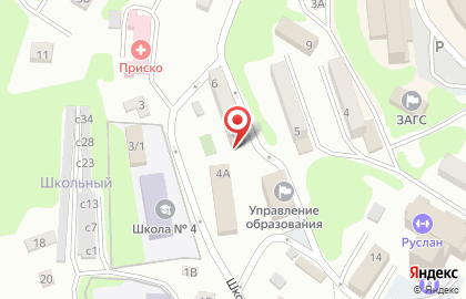 Парикмахерская Mr & Mrs на Школьной улице на карте