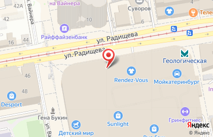 Магазин женской одежды Stradivarius в Ленинском районе на карте