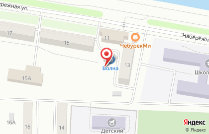 Магазин продуктов Волна на Набережной улице на карте